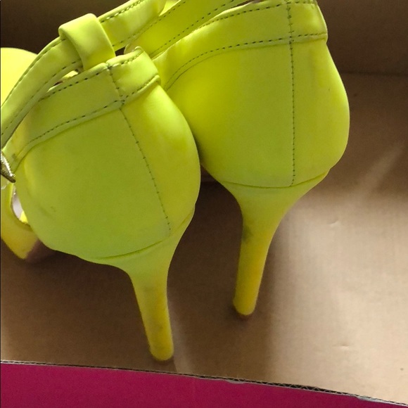 Heels - Picture 3 of 4